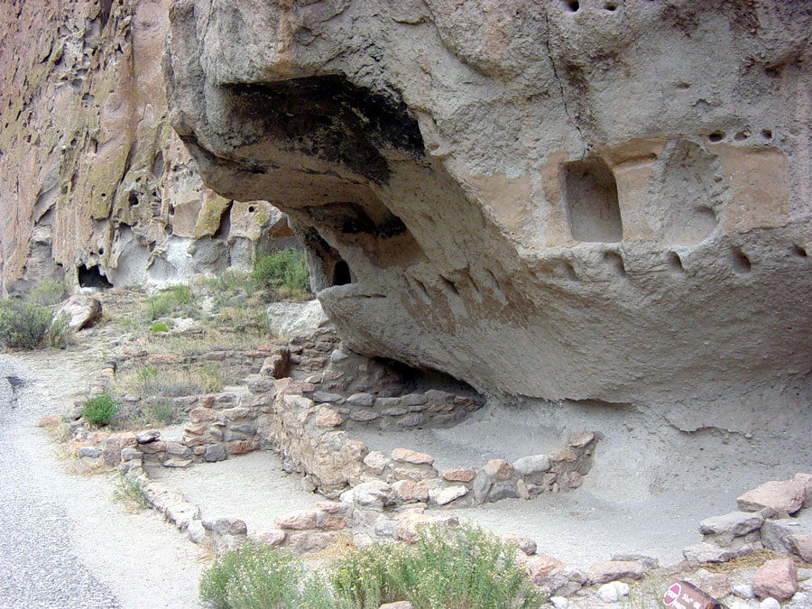 These remnant walls show the partitions of rooms.