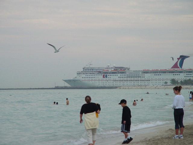 Cruise ship leaves Miami