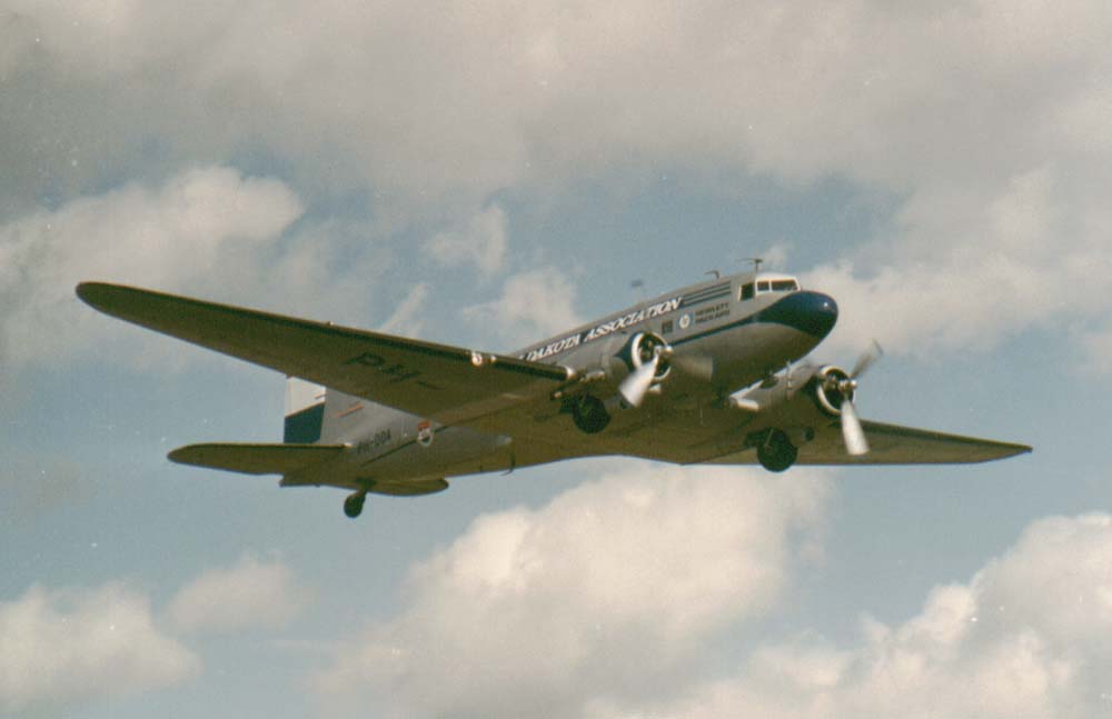 douglasdc-3.jpg - Douglas DC-3