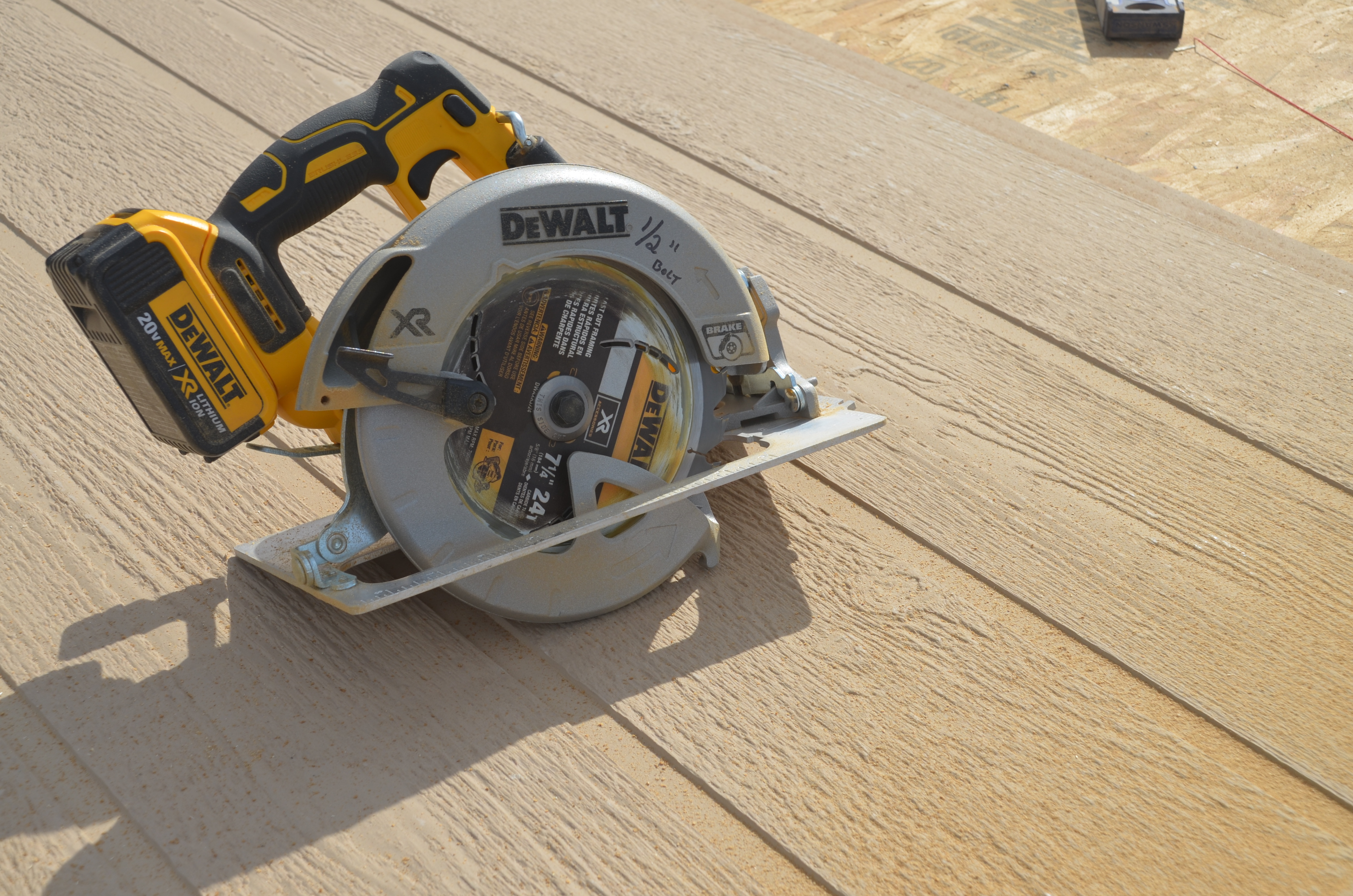 Cordless circular saw