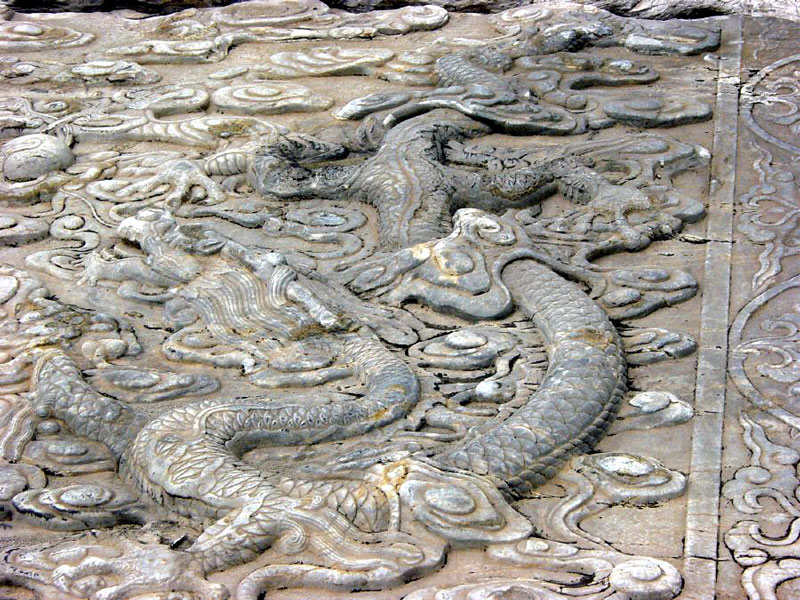 Dragon Frieze on Marble Ramp: The Emperors palanquin would be carried over the ramp, while the porters use the stairs on either side. Only the Emperor can go over it.