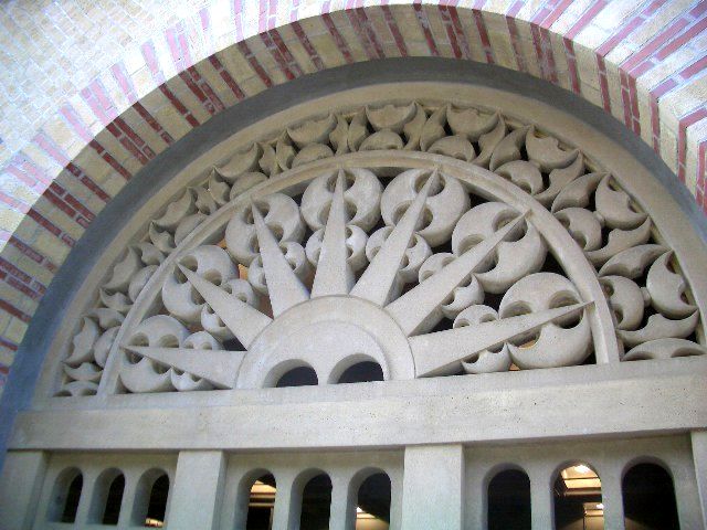 Concrete frieze arch