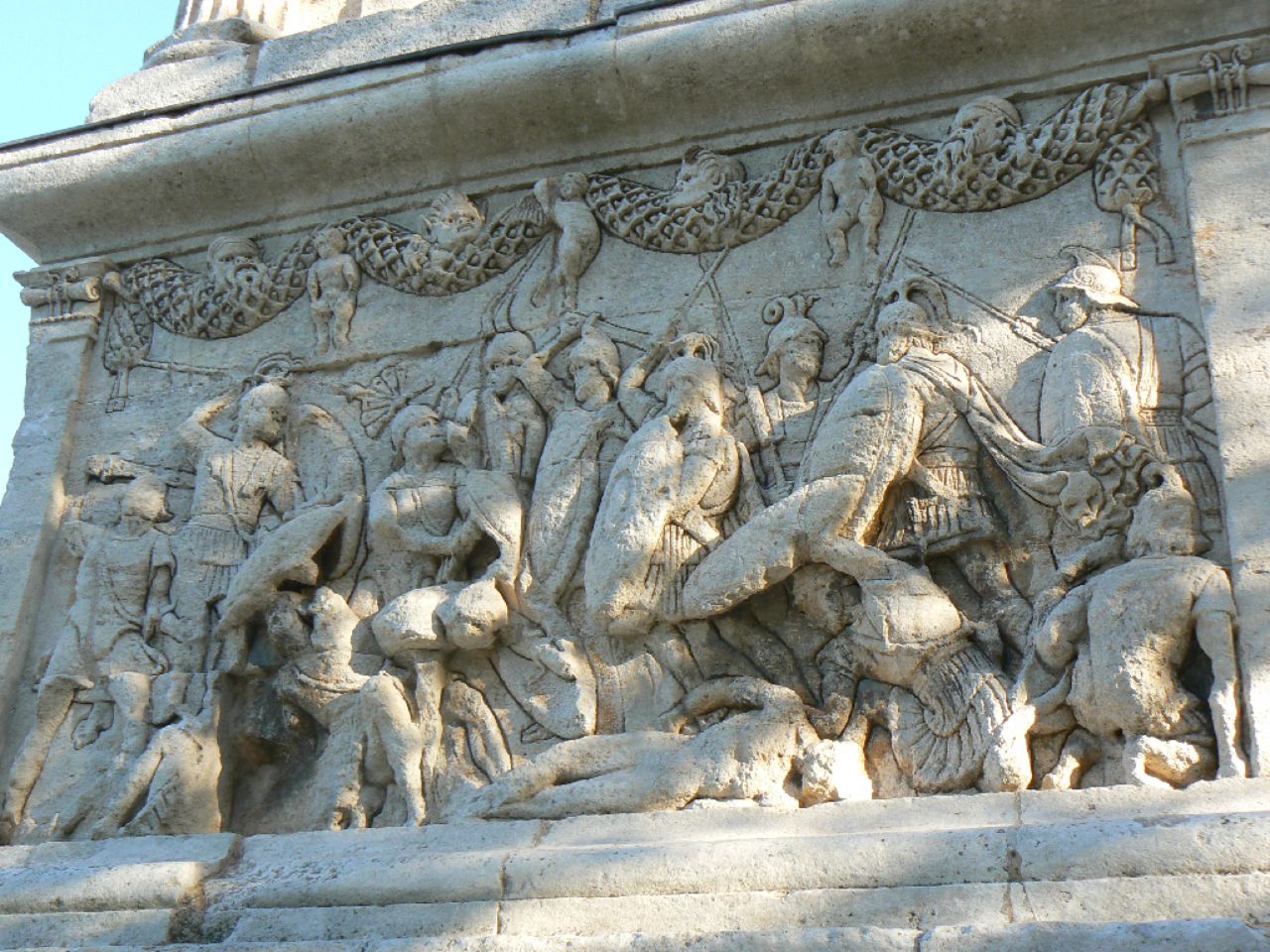 glanum_frieze1.jpg