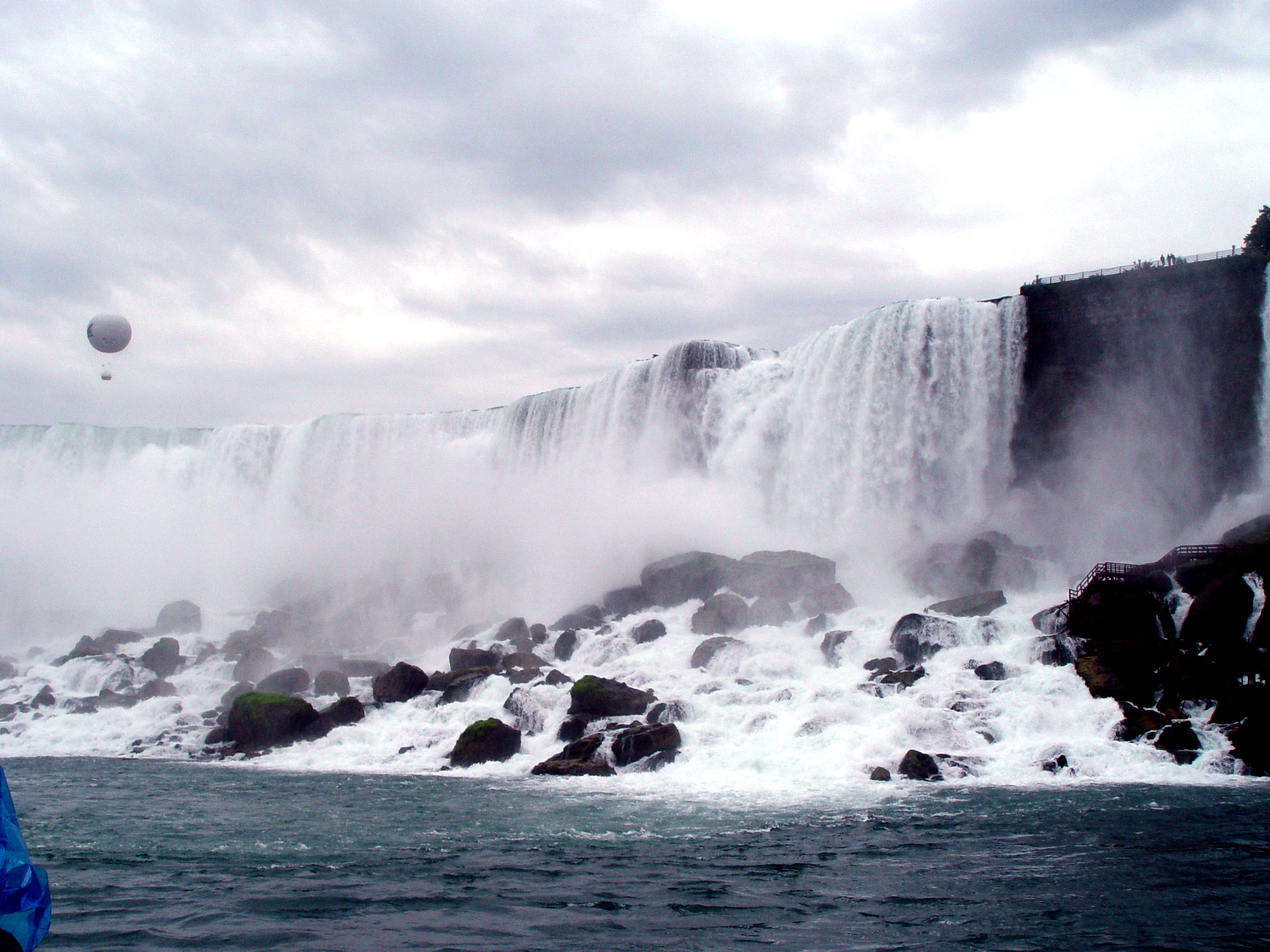 hotairballoonoverniagrafalls.jpg