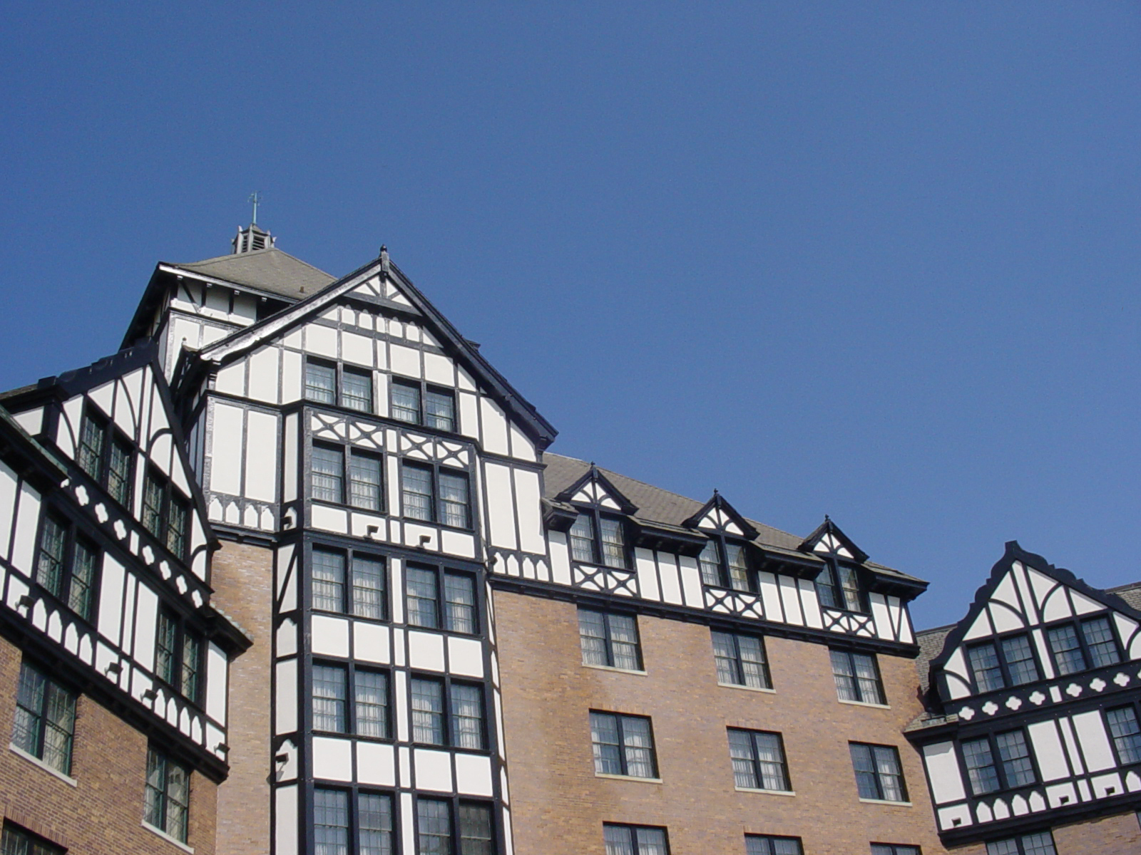hotelroanoke01.jpg