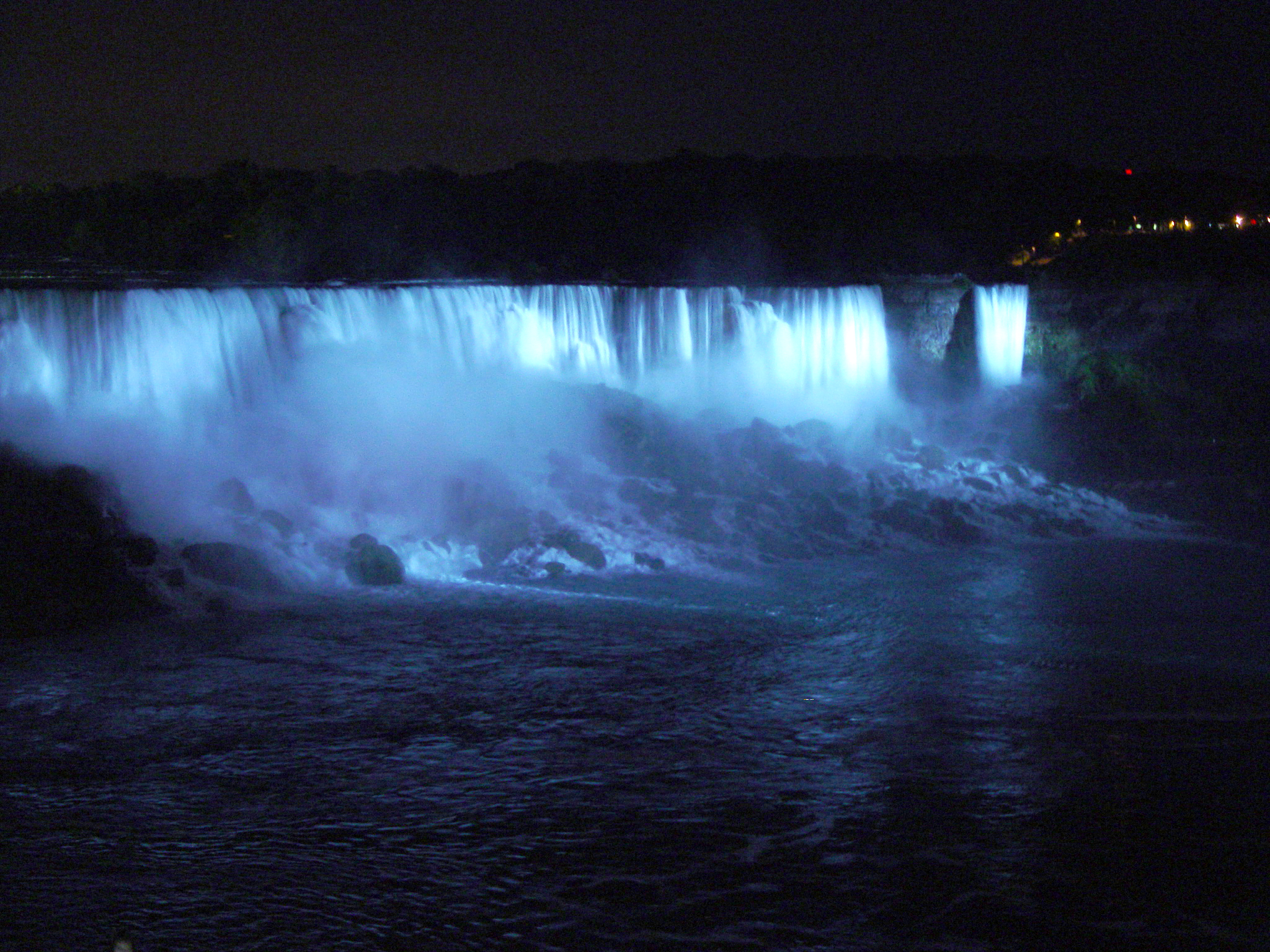 lightdisplayonniagrafalls.jpg