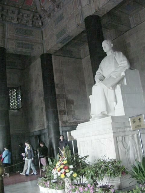 Sun Yat Sen Statue