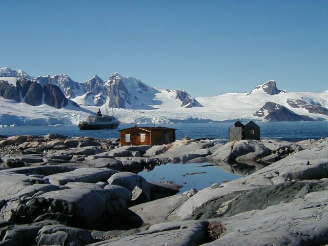 petermanisland-emergencyhut.jpg