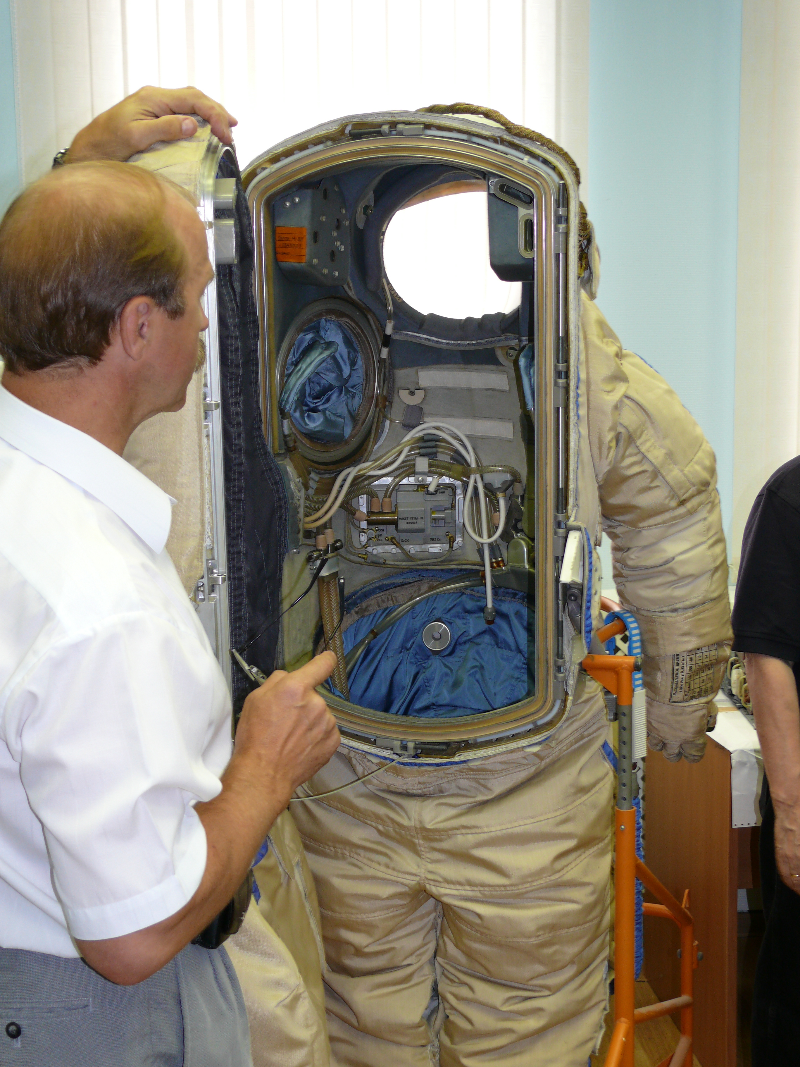 Cosmonaut Alexander Poleschuk describes some of the features of the Orlan spacesuit used for Russian spacewalks