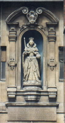 Alcove Statue of Queen Victoria