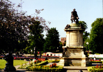 Shakespeare statue - Murray family vacation