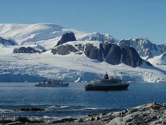 Ships passing Peterman Island