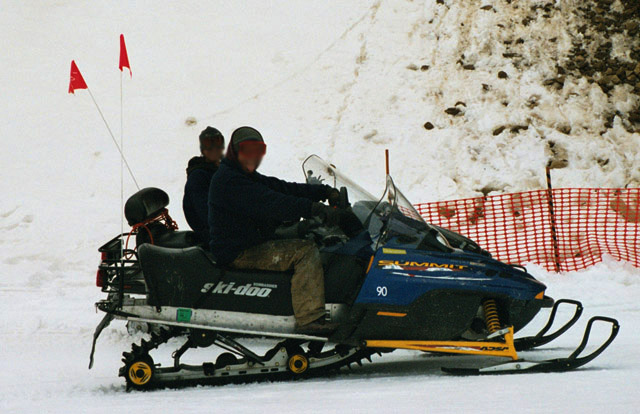 snowmobiles008.jpg