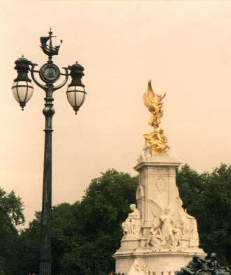 Statuary outside Buckingham Palace