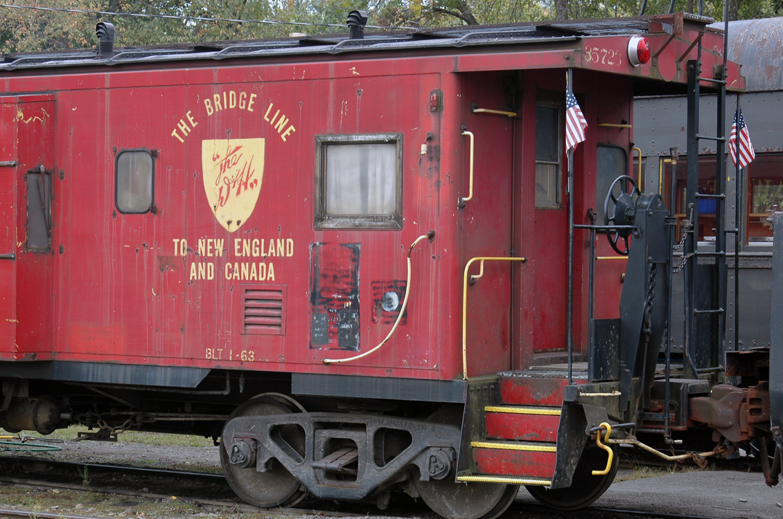 traincaboose.jpg