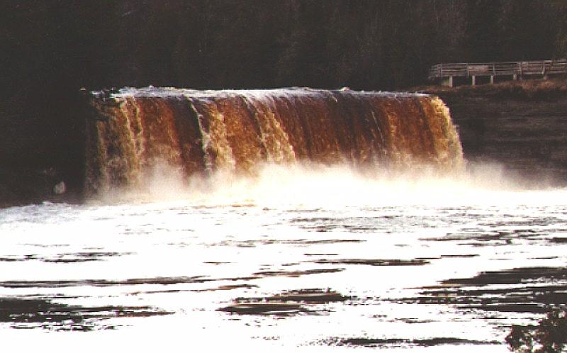 Upper Tahquamenon Falls