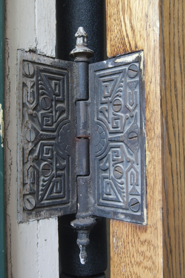 Old Hinge