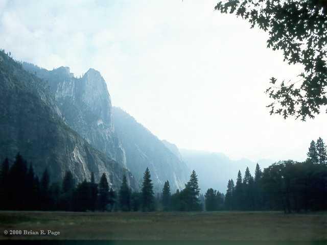 yosemitevalley02.jpg