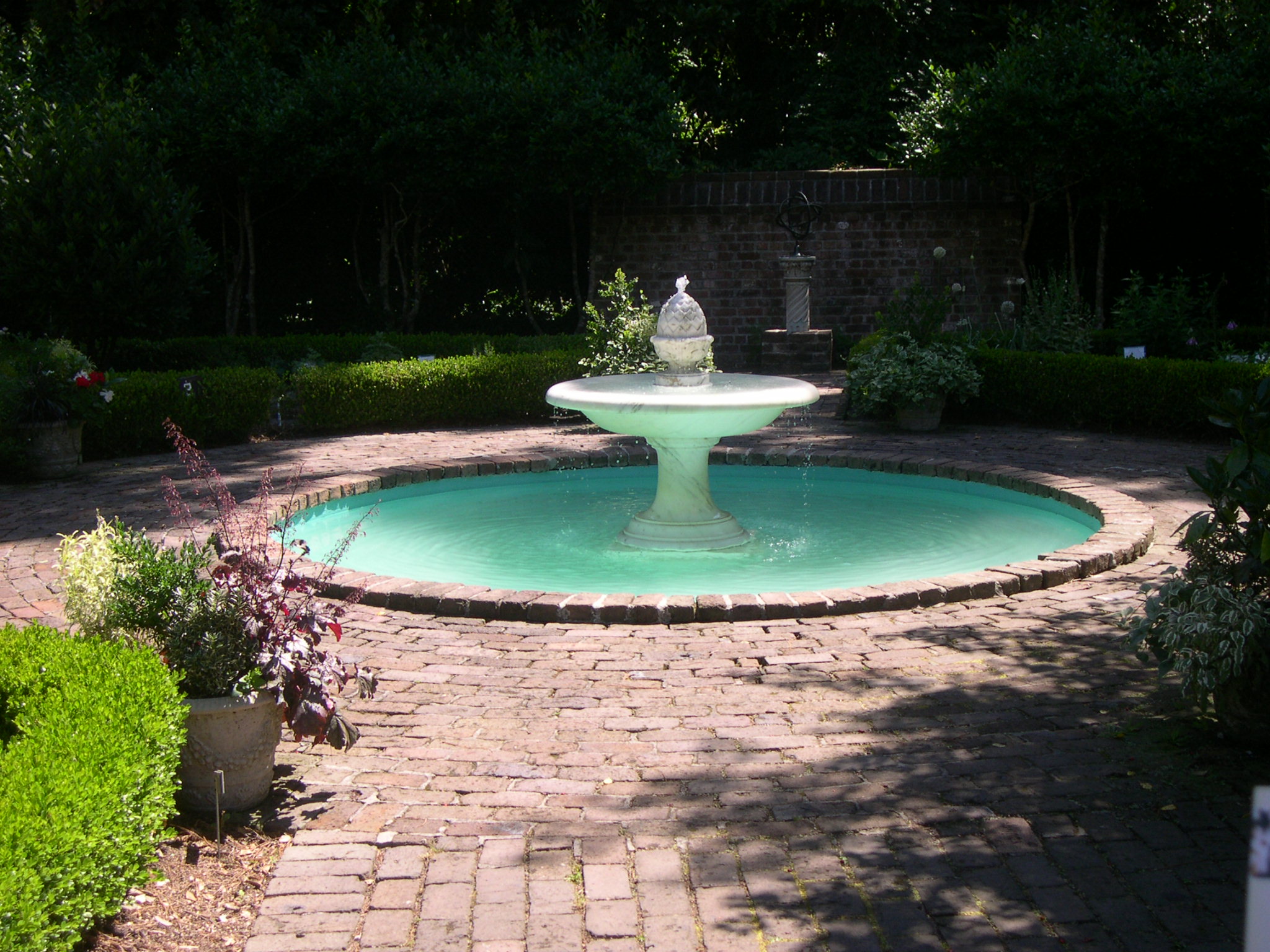 Fountain at Elizabethian Gardens Pics4Learning