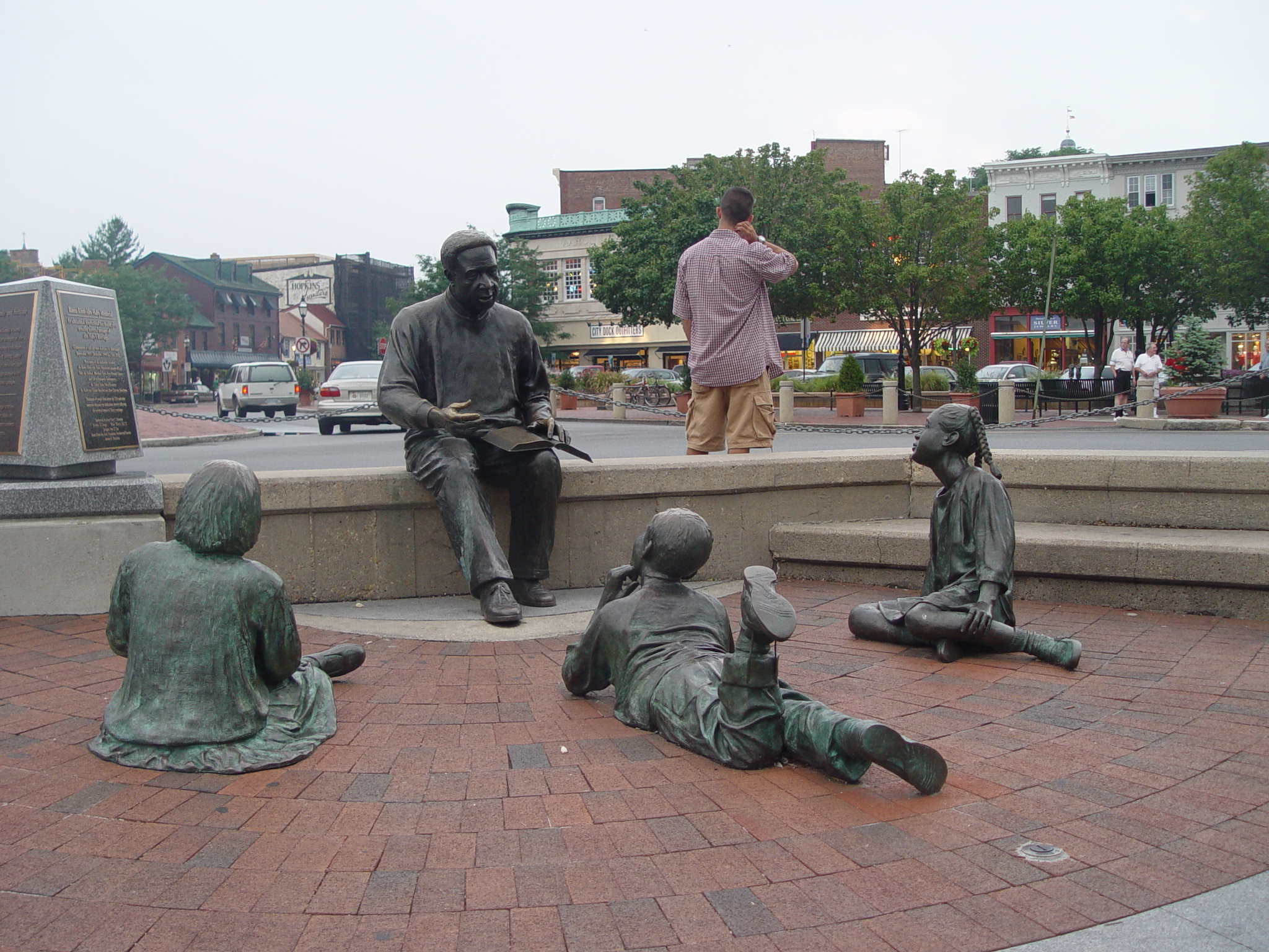 statue in Annapolis harbor Pics4Learning