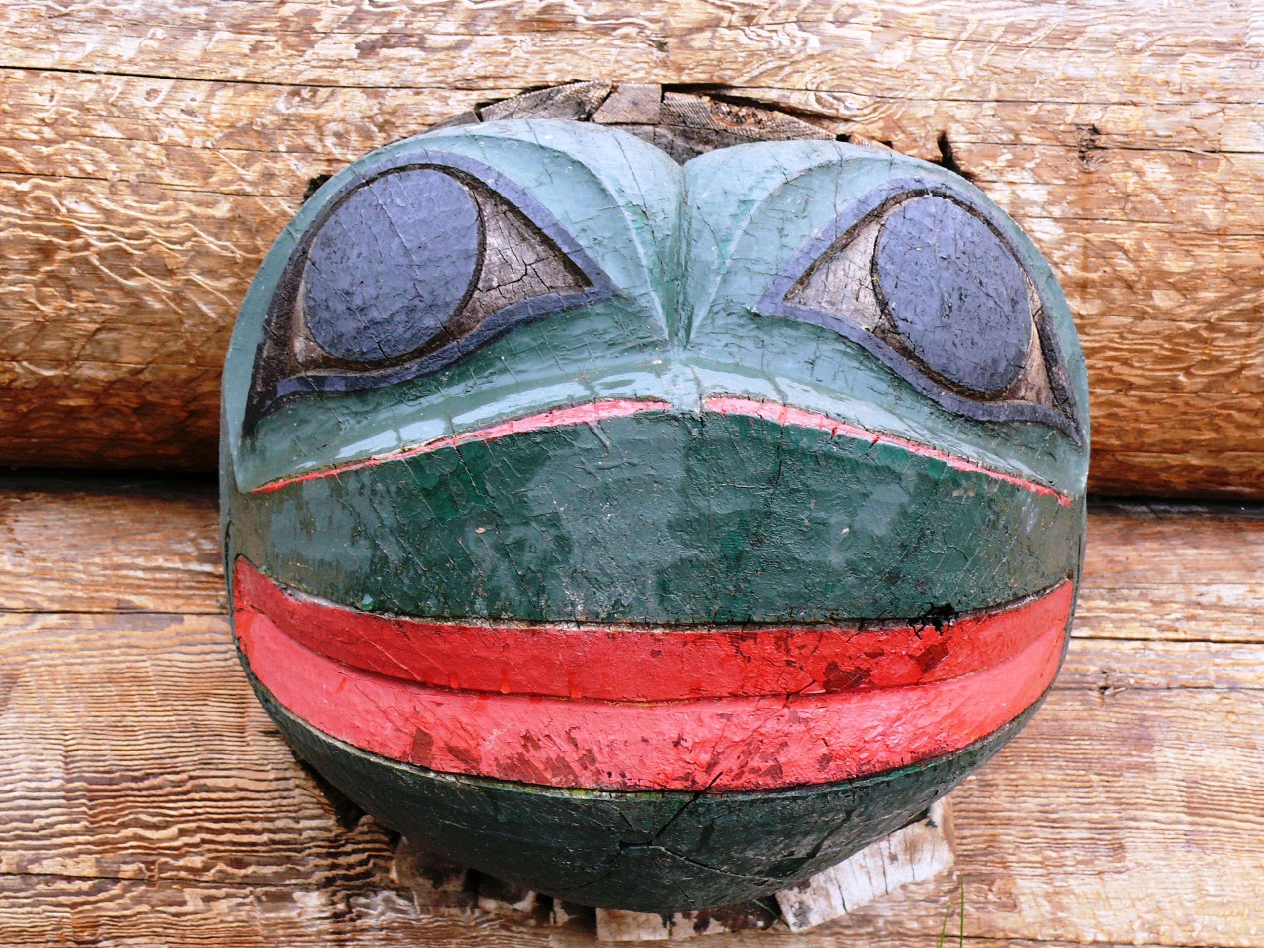 frog-representation-on-a-totem-pics4learning