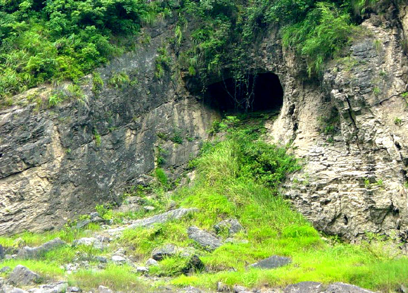Caves along the bank, Geology, Erosion | Pics4Learning