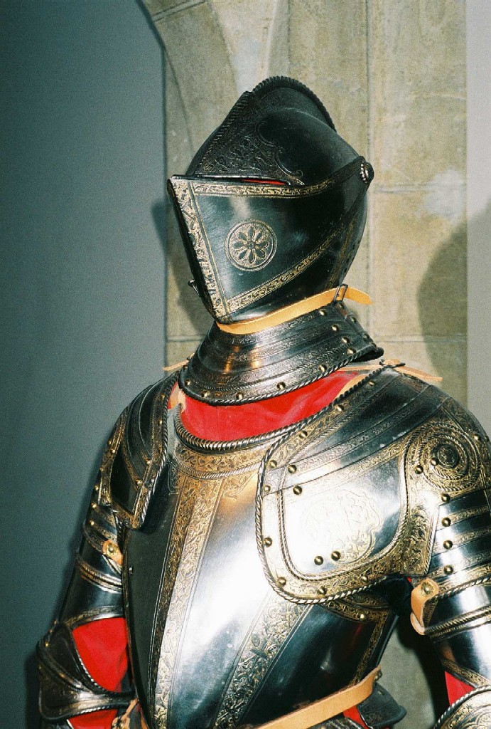 Medieval European armor in the collection of Higgins Armory Museum in ...