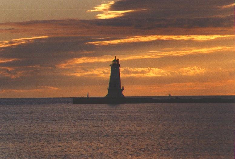 Ludington lighthouse at sunset | Pics4Learning