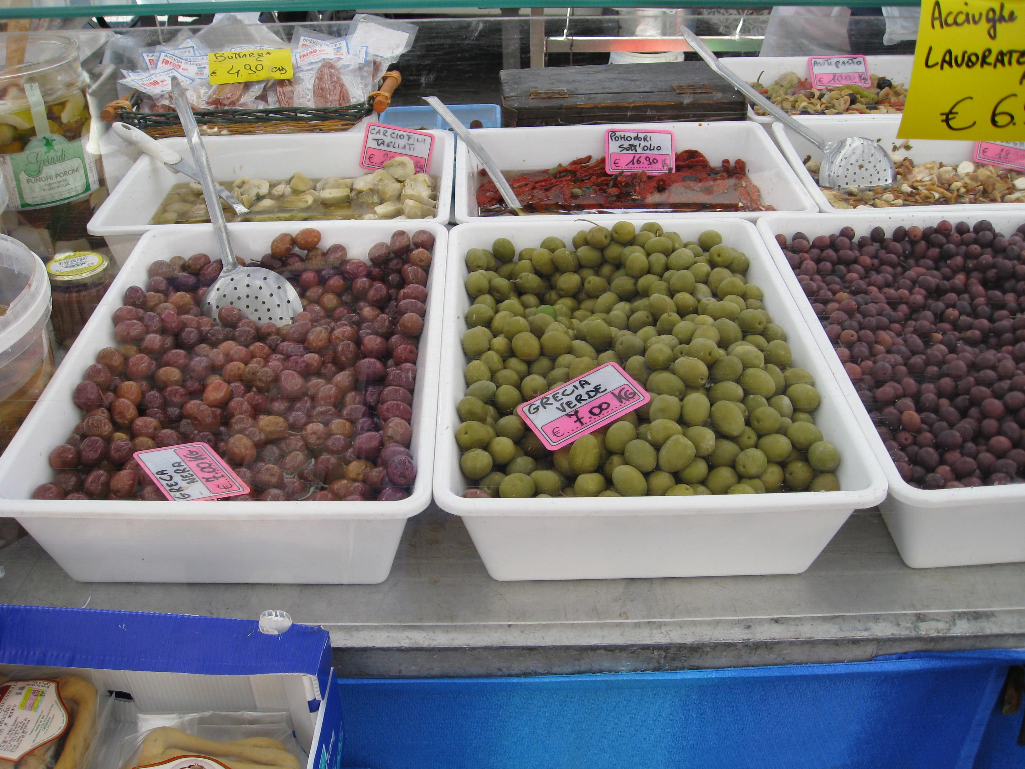 Olives in a market Pics4Learning