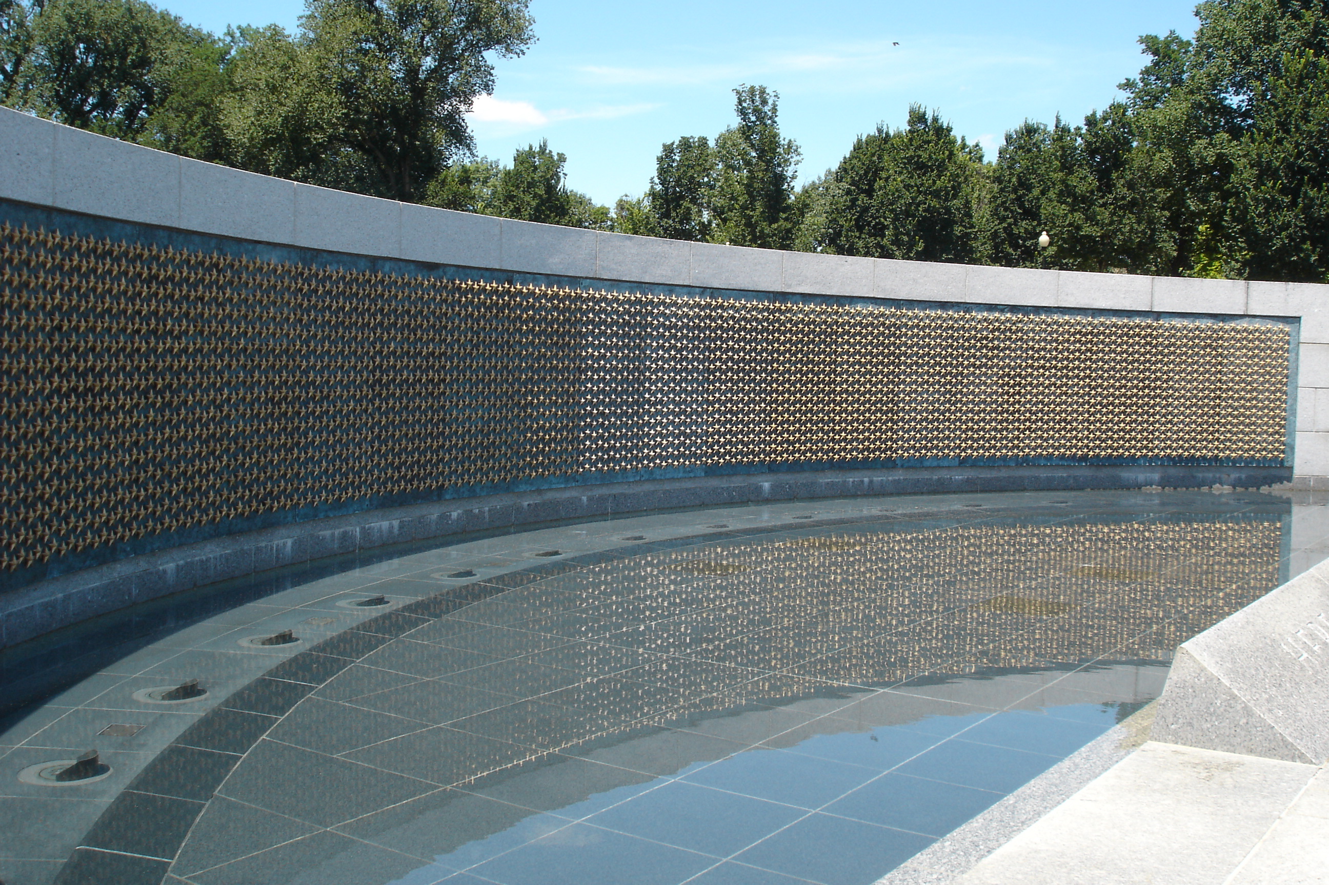 WWII memorial - 4000 Stars = 400,000 Dead | Pics4Learning